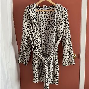 BRAVE SOUL White leopard fleece robe